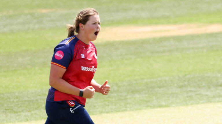 Grace Scrivens fifty sets up Essex in Headingley thriller – ایسیکس کی ہیڈنگلے میں سنسنی خیز فتح: گریس سکریونز کا شاندار کھیل