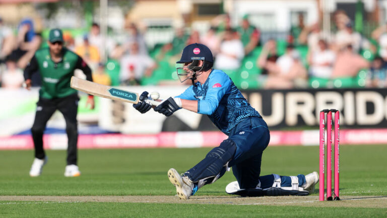 Donald demolition job seals local bragging rights for Derbyshire – ڈربی شائر کی شاندار فتح: ڈونلڈ کی دھواں دار بیٹنگ نے ناٹنگھم شائر کو شکست دی