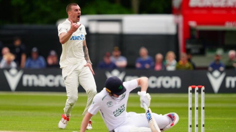 Tickner five-for wraps up innings win for New Zealand – بلیئر ٹکنر کی پانچ وکٹیں: نیوزی لینڈ کی آئرلینڈ کے خلاف اننگز کی فتح