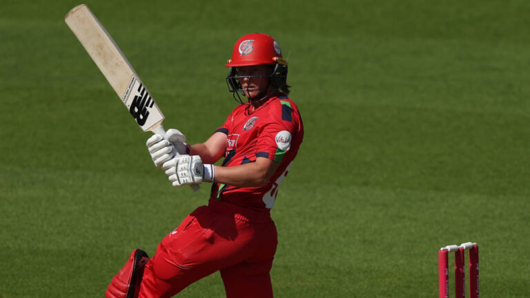 Lanning caning sees of Somerset for Lancashire’s first win – لینکاشائر تھنڈر کی ویمنز وائٹیلیٹی بلاسٹ میں پہلی جیت، میگ لیننگ کی شاندار کارکردگی