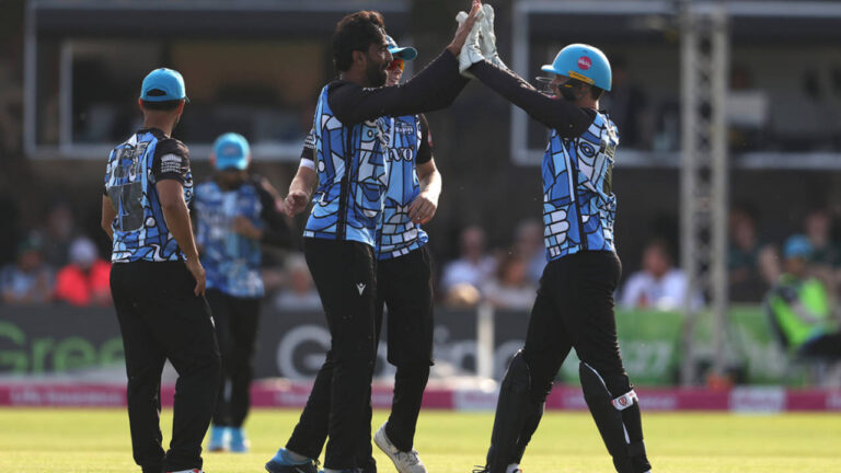 Usama Mir helps Worcestershire claim midlands bragging rights – اسامہ میر کی شاندار کارکردگی: وورسٹر شائر نے واروک شائر کو شکست دے دی