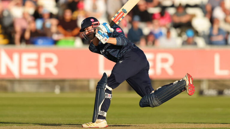 Wharton leads recovery as Yorkshire knock Durham off their perch – Yorkshire کی ڈرہم پر شاندار فتح: وائٹ روز پوائنٹس ٹیبل پر سرفہرست