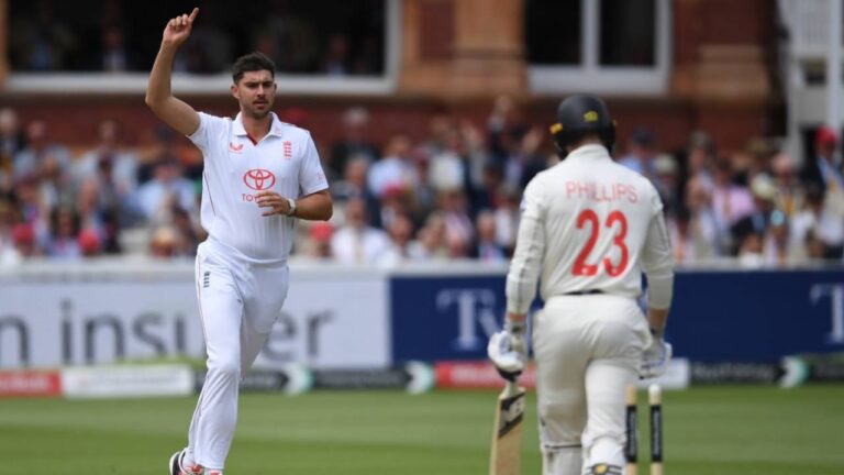Robinson five-for on comeback as New Zealand rolled for 113